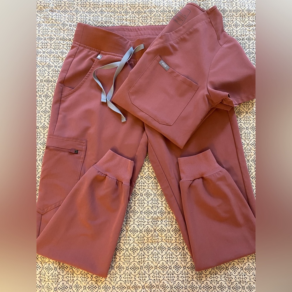 FIGS Mauve Scrubs Set - Top & Pants